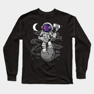 Astronaut Selfie Evergrow Crypto EGC Coin To The Moon Crypto Token Cryptocurrency Wallet Birthday Gift For Men Women Kids Long Sleeve T-Shirt